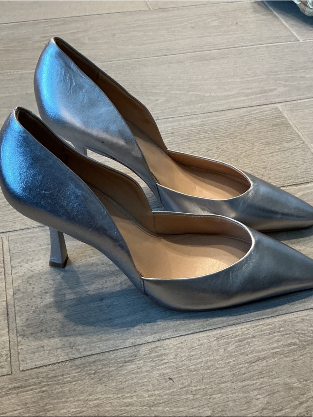 Vince Camuto Karala Metallic SilverLeather  Pointed-Toe Pumps Women’s S 11M - Picture 4 of 5